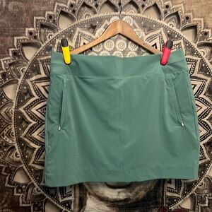 ATHLETA 16” GREEN ELASTIC WAIST BROOKLYN SKORT